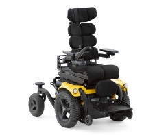 Front view with multi-adjustable headrest