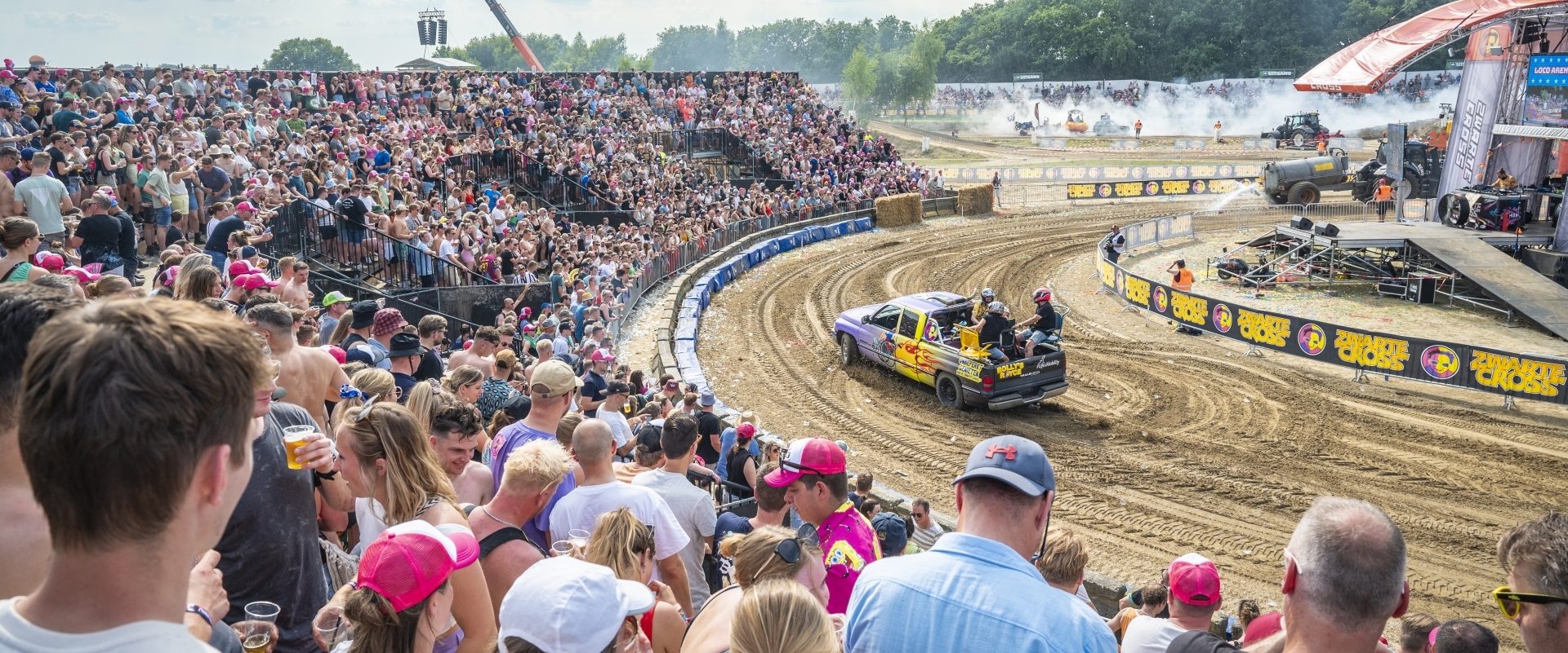 Zwarte cross banner terugblik